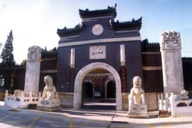 万安公墓门口